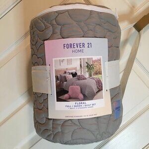 Full / Queen Floral Quilt Set with 2 Standard Shams Forever 21 Home Gray Drizzle